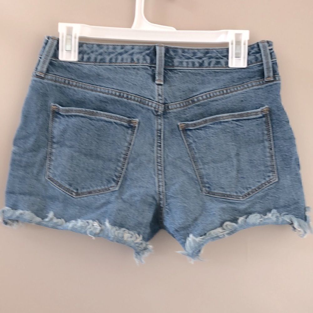 Universal Thread Jean Shorts Size 4 - Picture 2 of 3